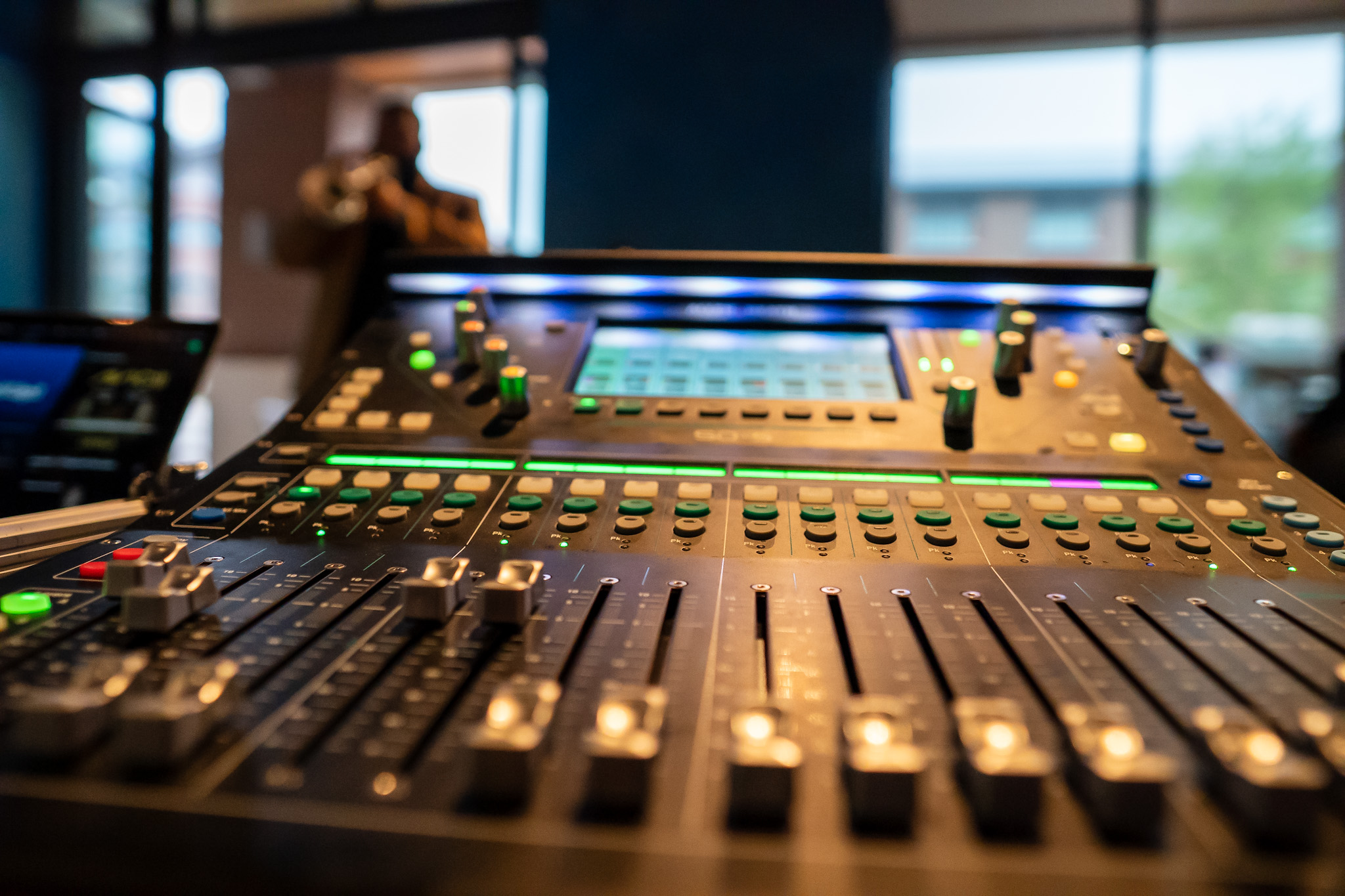 Digital mixer in startbucks